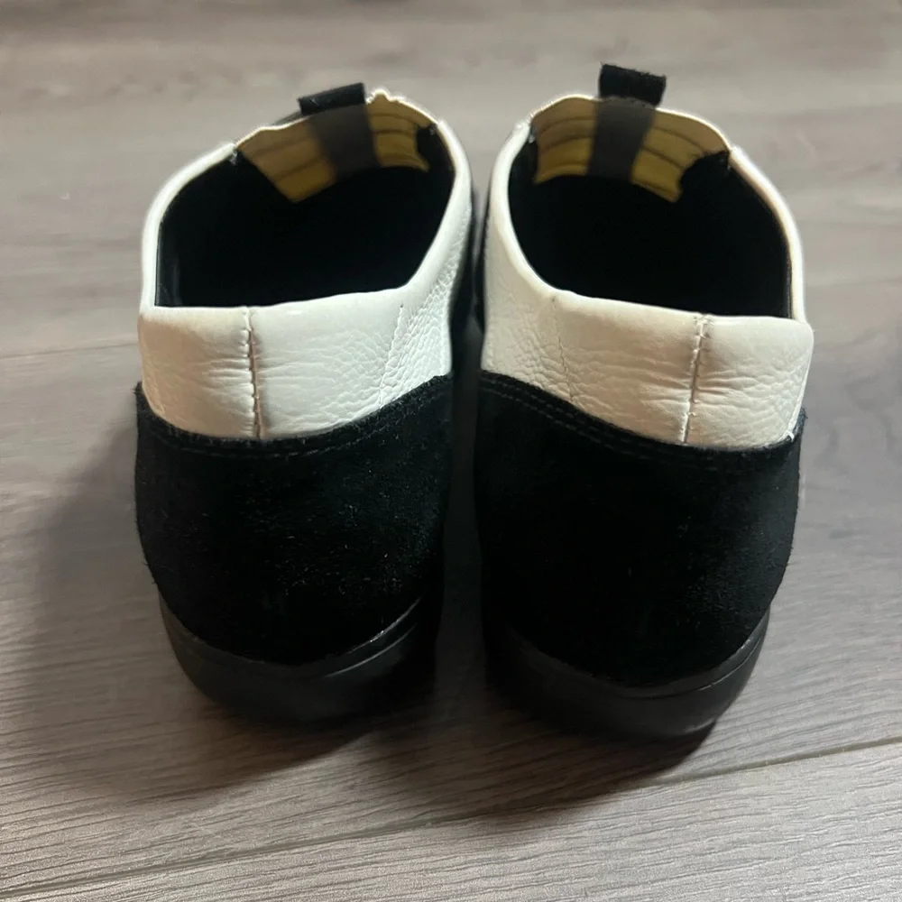 Stuart‎ Weitzman Black/Ivory SlipOn Suede Leather Sneaker Stretch Rallypipe